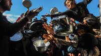 Hot meals distributed to displaced Palestinians in Gaza