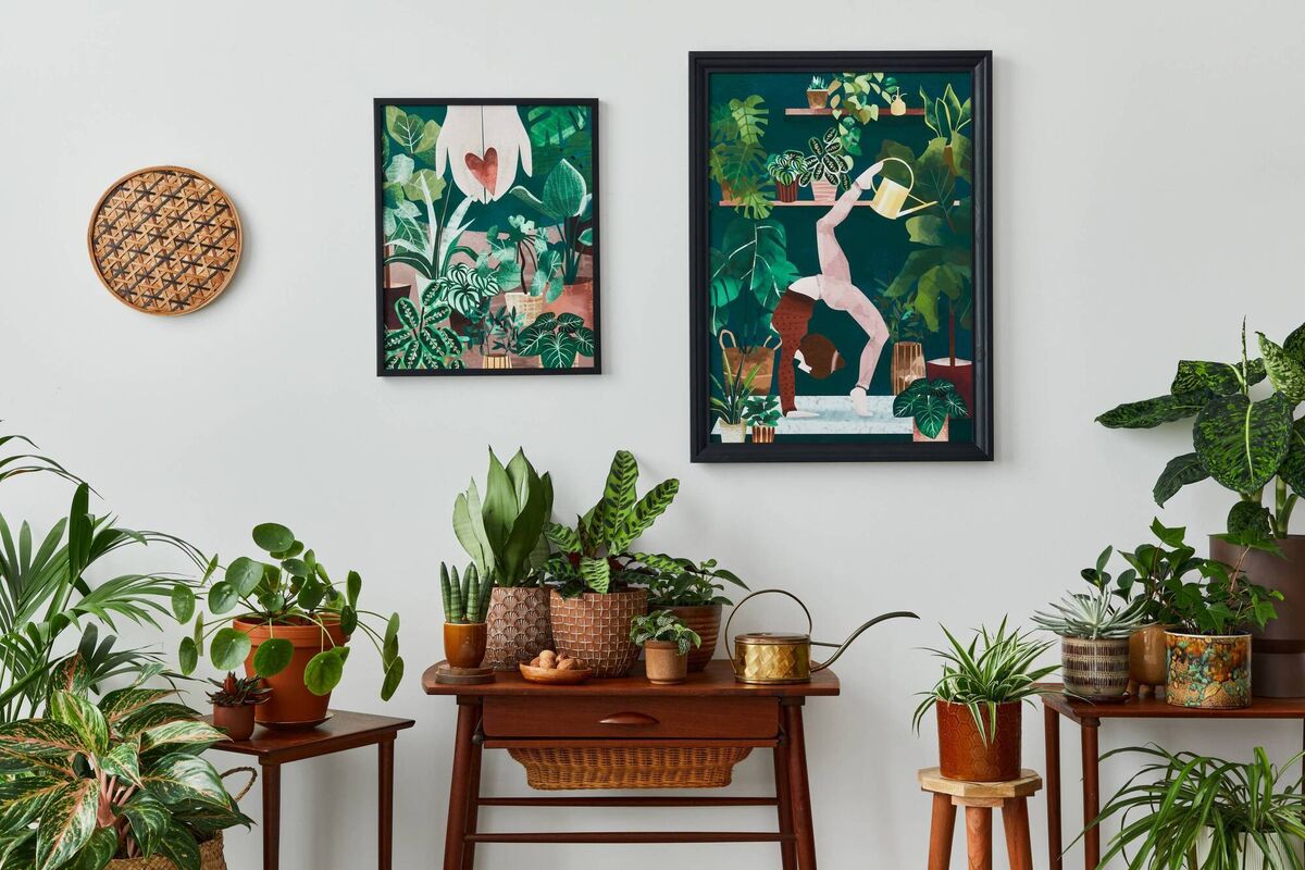 It just takes two prints, here matched beautifully to a collection of house furniture in a casual, beautiful arrangement. It just takes two prints, here matched beautifully to a collection of house furniture in a casual, beautiful arrangement.