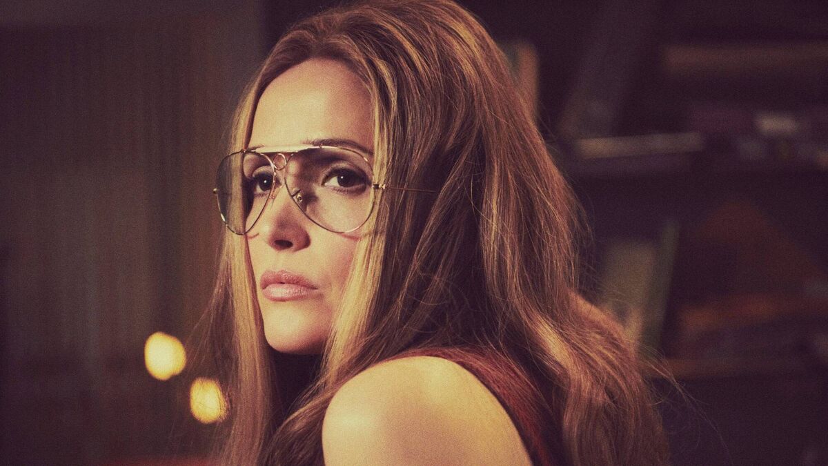 Rose Byrne plays Gloria Steinem at the start of career, as she became one of the most recognizable faces in the women's movement in Mrs. America 
