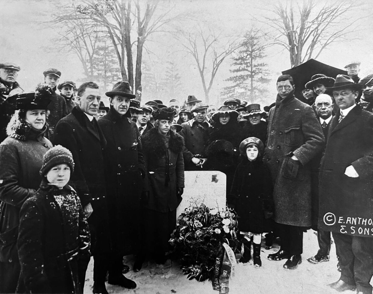Éamon de Valera at Captain George Anthony’s grave, New Bedford, 10 February 1920. Among those present were Anthony’s daughter Mrs Leon Huggins and her seven-year-old daughter, Phoebe Huggins, who had earlier presented de Valera with a portrait of her grandfather. Picture Courtesy of James Ryan Éamon de Valera at Captain George Anthony’s grave, New Bedford, 10 February 1920. Among those present were Anthony’s daughter Mrs Leon Huggins and her seven-year-old daughter, Phoebe Huggins, who had earlier presented de Valera with a portrait of her grandfather. Picture Courtesy of James Ryan
