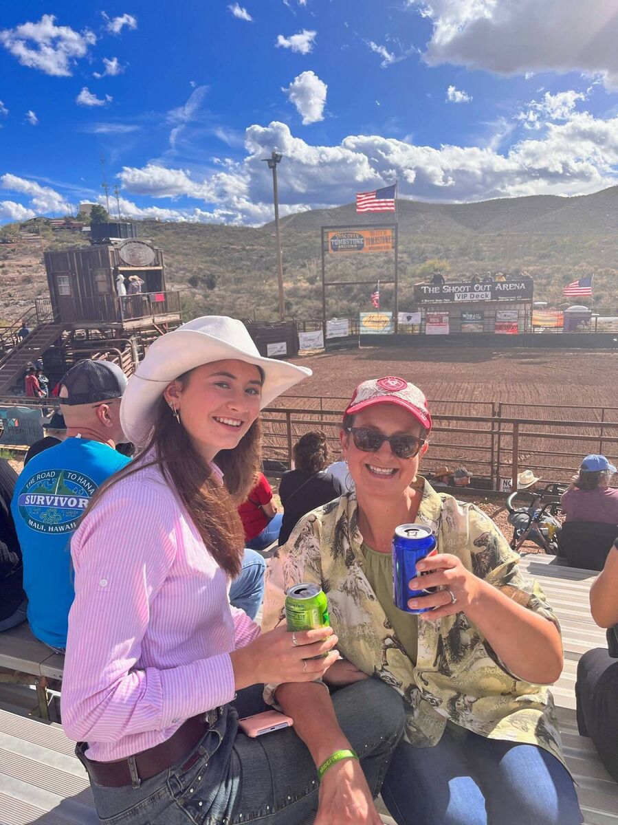 Zara Stassin and daughter Sunnibhe on their horse riding adventure in America Zara Stassin and daughter Sunnibhe on their horse riding adventure in America