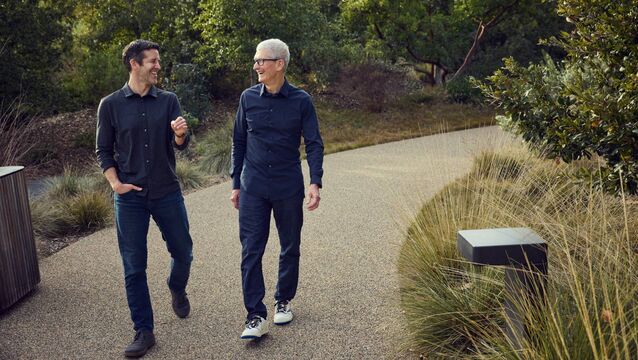 <p>New Apple chief executive John Ternus and executive chairman Tim Cook.</p>