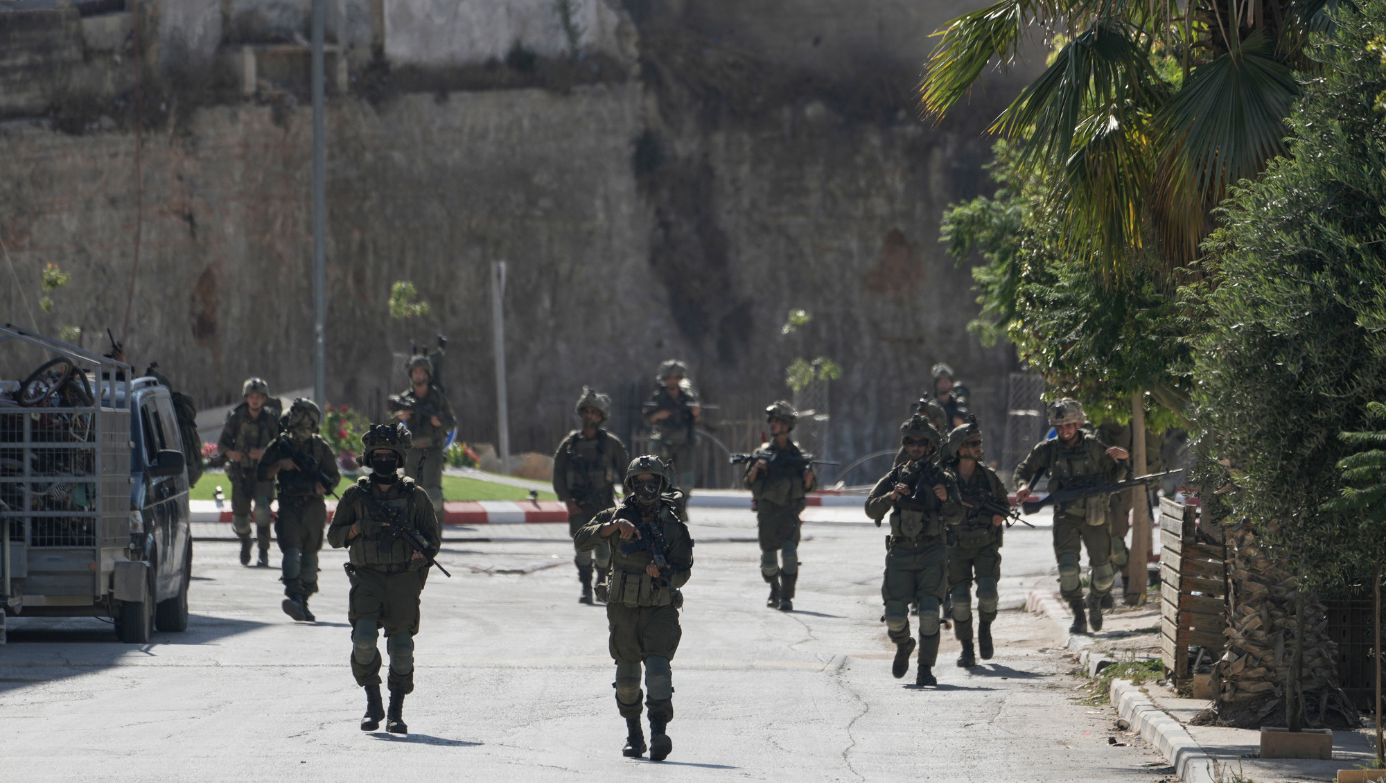 Israel to close British consulate in Jerusalem after sanctions announced