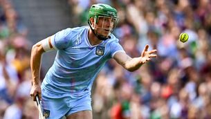 <p>Limerick goalkeeper Nickie Quaid gets a handpass away with a clear striking action. Photo by Piaras Ó Mídheach/Sportsfile</p> <p>Limerick goalkeeper Nickie Quaid gets a handpass away with a clear striking action. Photo by Piaras Ó Mídheach/Sportsfile</p>