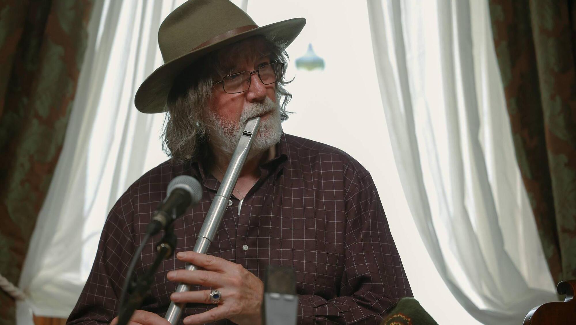 Tributes pour in for Irish musician and 'Jimi Hendrix of the uilleann pipes' Paddy Keenan