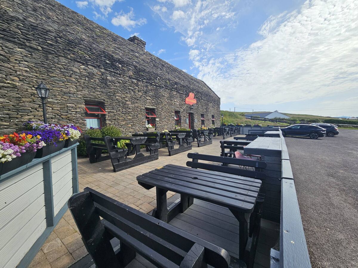 Outdoor dining at Éalú at The Stonehouse, near Ventry, Co Kerry. Outdoor dining at Éalú at The Stonehouse, near Ventry, Co Kerry.