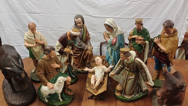 <p>A set of nativity figures by Bernardi of Cork at Aidan Foley's sale.</p>