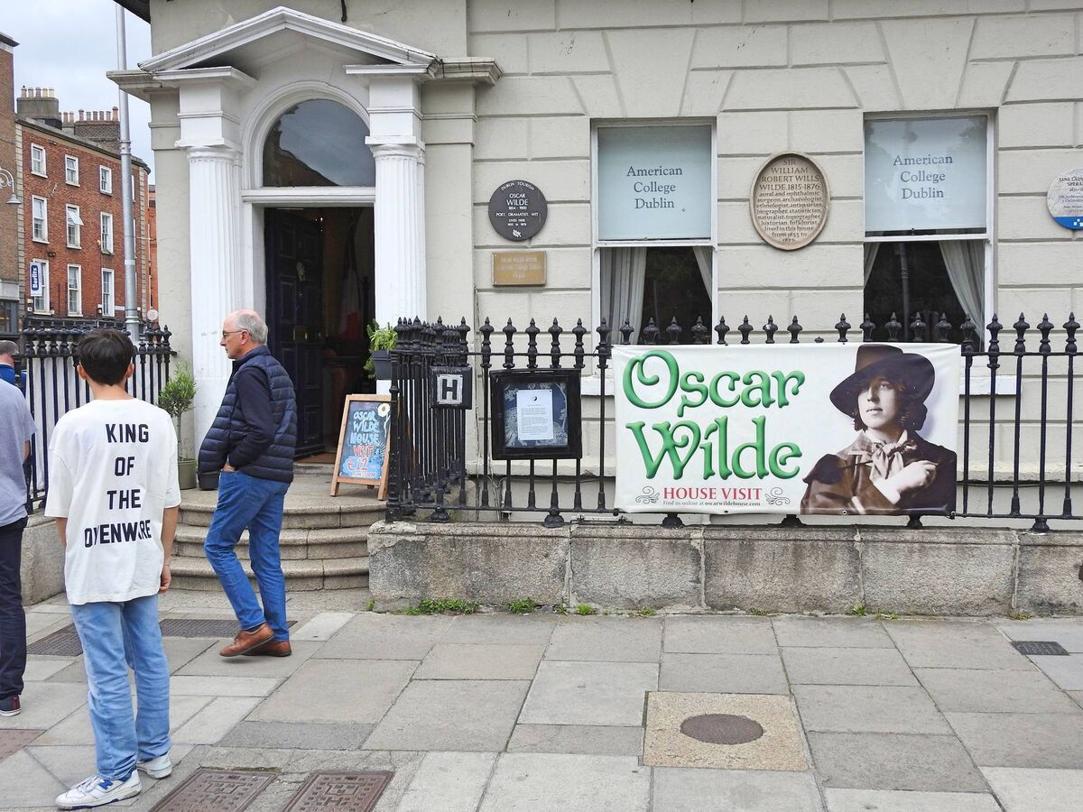 Oscar Wilde House on Merion Square. The Irish poet and playwright's restored childhood home, known for its Georgian architecture period furnishings. Photo: Derick Hudson, iStock Oscar Wilde House on Merion Square. The Irish poet and playwright's restored childhood home, known for its Georgian architecture period furnishings. Photo: Derick Hudson, iStock
