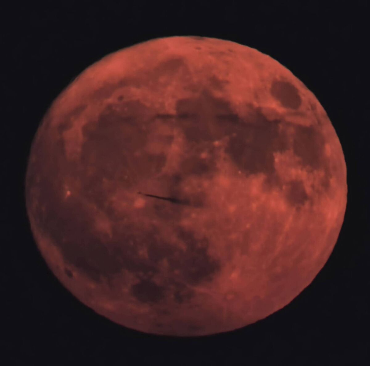 An image of the red moon with a plane taken by Blackrock Castle Observatory. Picture: Blackrock Castle Observatory - Copy An image of the red moon with a plane taken by Blackrock Castle Observatory. Picture: Blackrock Castle Observatory - Copy