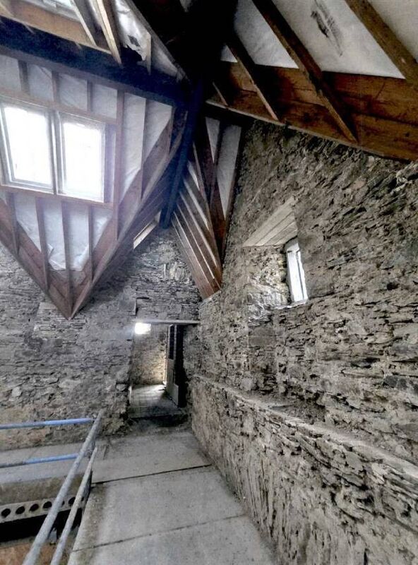 Monkstown Castle: main hall second floor mezzanine