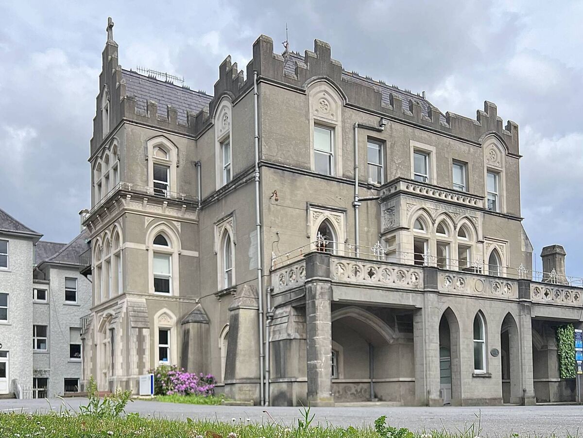 'From the outside, the present building looks to be entirely Victorian. Inside, though, the walls of the old castle are preserved. The medieval features are still there.' 'From the outside, the present building looks to be entirely Victorian. Inside, though, the walls of the old castle are preserved. The medieval features are still there.'