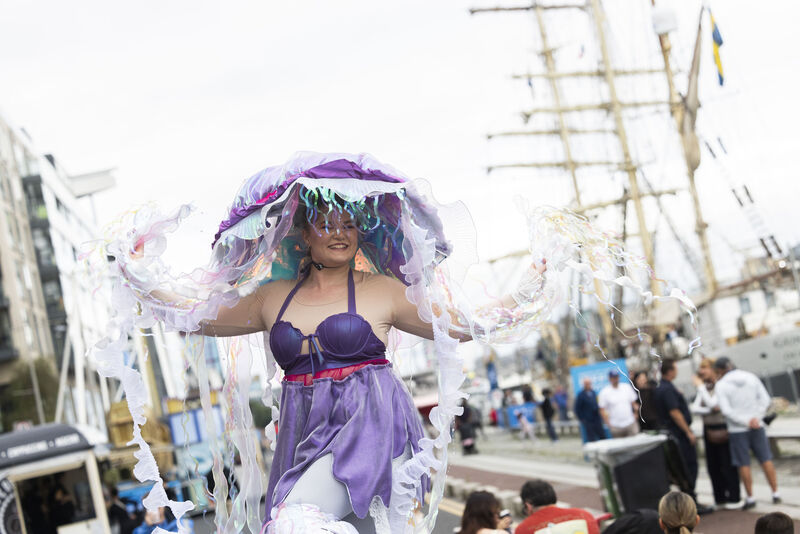 Stilt walker Molly O’Brien, entertains people at the DCC Liffey Festival, Dublin. Stilt walker Molly O’Brien, entertains people at the DCC Liffey Festival, Dublin.