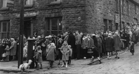 GettyImages-2661511.jpg Vaccination Queue