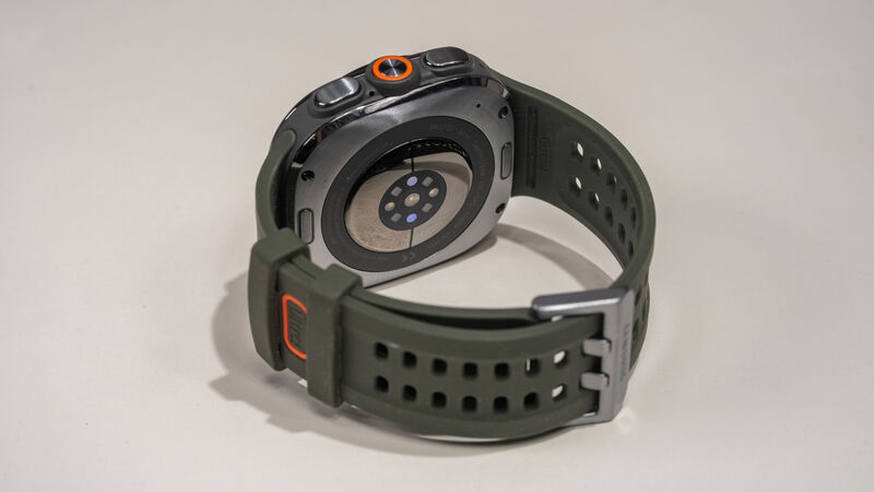 This orange action button lets you jump straight into a workout. Picture: Noel Campion This orange action button lets you jump straight into a workout. Picture: Noel Campion