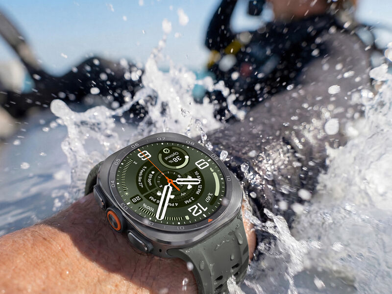 This watch meets professional standards for deep-sea diving. Picture: Samsung This watch meets professional standards for deep-sea diving. Picture: Samsung