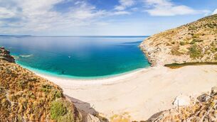 <p>The man had arrived at the popular bathing spot of Vouliagmeni before 10am on Sunday hoping to secure a sunbed. File image of Greek beach. </p>