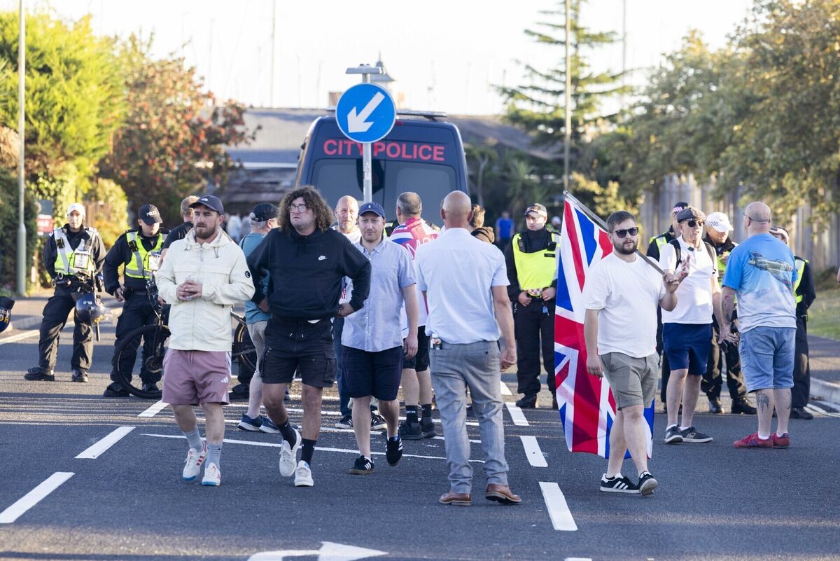 Police and protesters in Gosport, Hampshire after police closed off the access road to Haslar Marina, after British rescue boats have been sent to collect the passengers of a migrant dinghy which has spent around 30 hours at sea. Picture date: Tuesday September 22, 2026. PA Photo. Photo credit should read: Trevor Adams/PA Wire Police and protesters in Gosport, Hampshire after police closed off the access road to Haslar Marina, after British rescue boats have been sent to collect the passengers of a migrant dinghy which has spent around 30 hours at sea. Picture date: Tuesday September 22, 2026. PA Photo. Photo credit should read: Trevor Adams/PA Wire