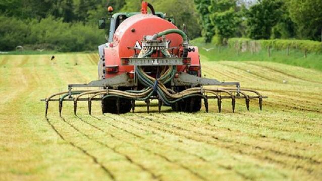 <p>Farmers who wish to avail of the extension need to register with the department in advance of spreading. This can be done by emailing nitrates@agriculture.gov.ie or by phoning 053-916-3425 and quoting their herd number. File picture</p>