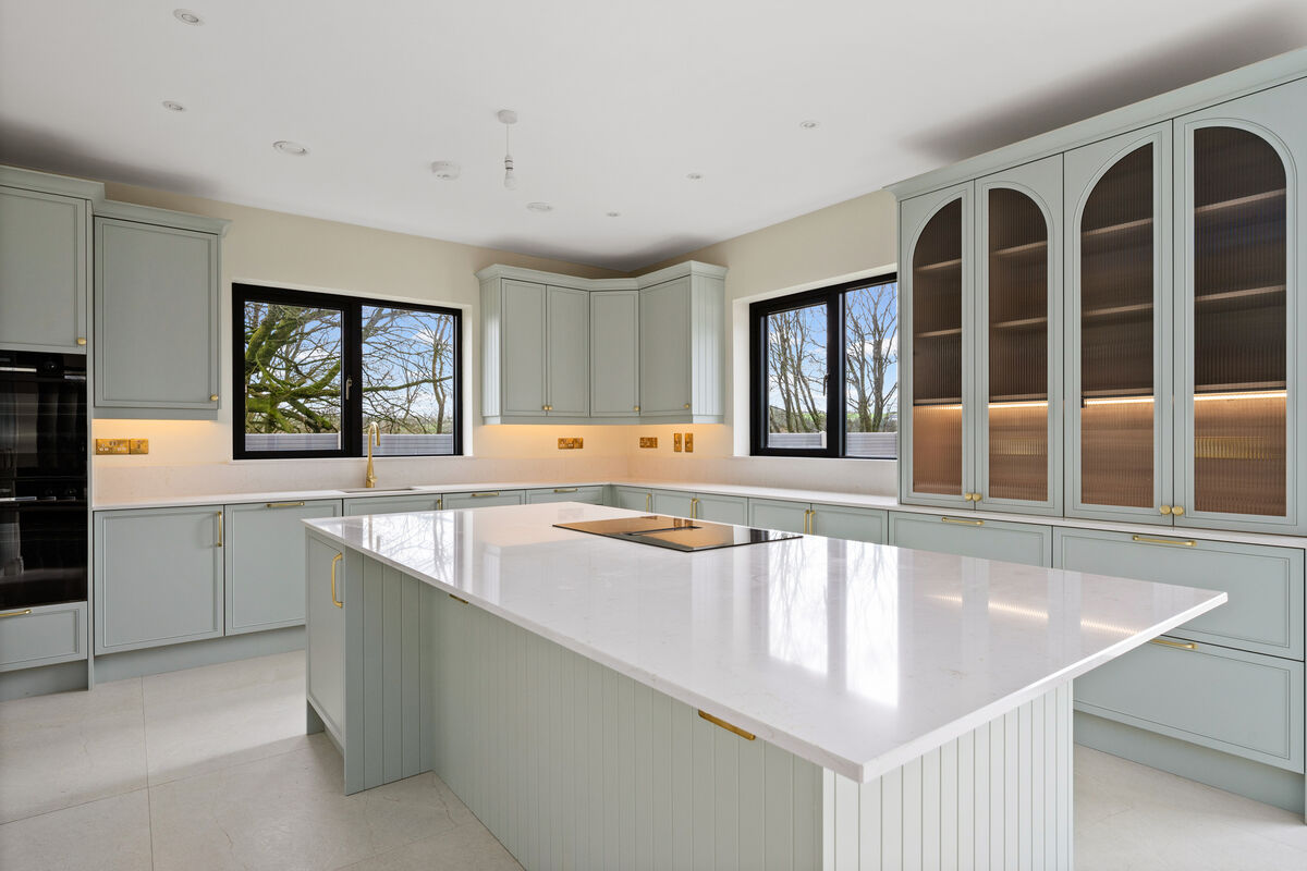 Hydro Manor offers a choice of two sizes (170sqm to 208sqm) with high-quality finishes, beautiful interiors and landscaped gardens. Hydro Manor offers a choice of two sizes (170sqm to 208sqm) with high-quality finishes, beautiful interiors and landscaped gardens.