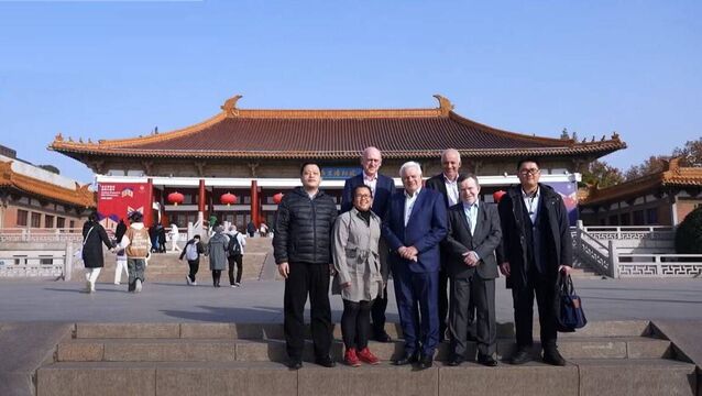 <p>Cork County Councillor Frank O'Flynn, pictured in Jiangsu with Irish and Chinese delegates, said it gave an insight into Chinese culture.</p>