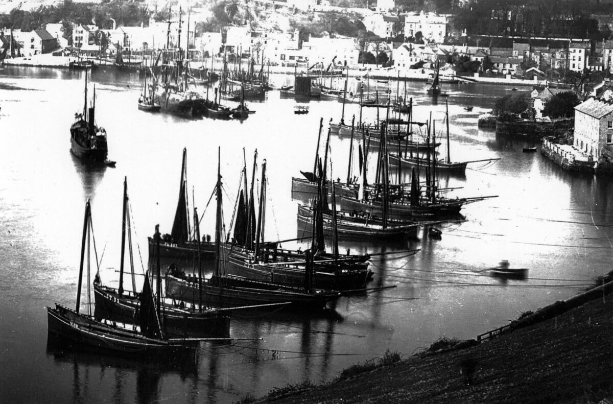 Fishing boats moored up at Scilly in Kinsale in 1896. Courtesy Lawrence Collection. Fishing boats moored up at Scilly in Kinsale in 1896. Courtesy Lawrence Collection.