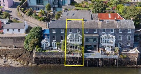 €800k scenic Kinsale harbour hotspot is a rebuild ready waterside wonder