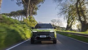 <p>Jeep Avenger 4Xe review: the popular small SUV gains hybrid power, 4x4 capability, improved handling and impressive fuel economy.</p> <p>Jeep Avenger 4Xe review: the popular small SUV gains hybrid power, 4x4 capability, improved handling and impressive fuel economy.</p>