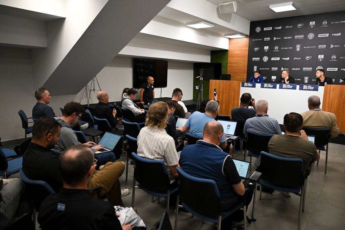 Head coach Ran Ben Simon, centre, with Ilay Feingold, left, and media officer Eitan Dotan, right, during an Israel media conference. Pic: Stephen McCarthy/Sportsfile Head coach Ran Ben Simon, centre, with Ilay Feingold, left, and media officer Eitan Dotan, right, during an Israel media conference. Pic: Stephen McCarthy/Sportsfile