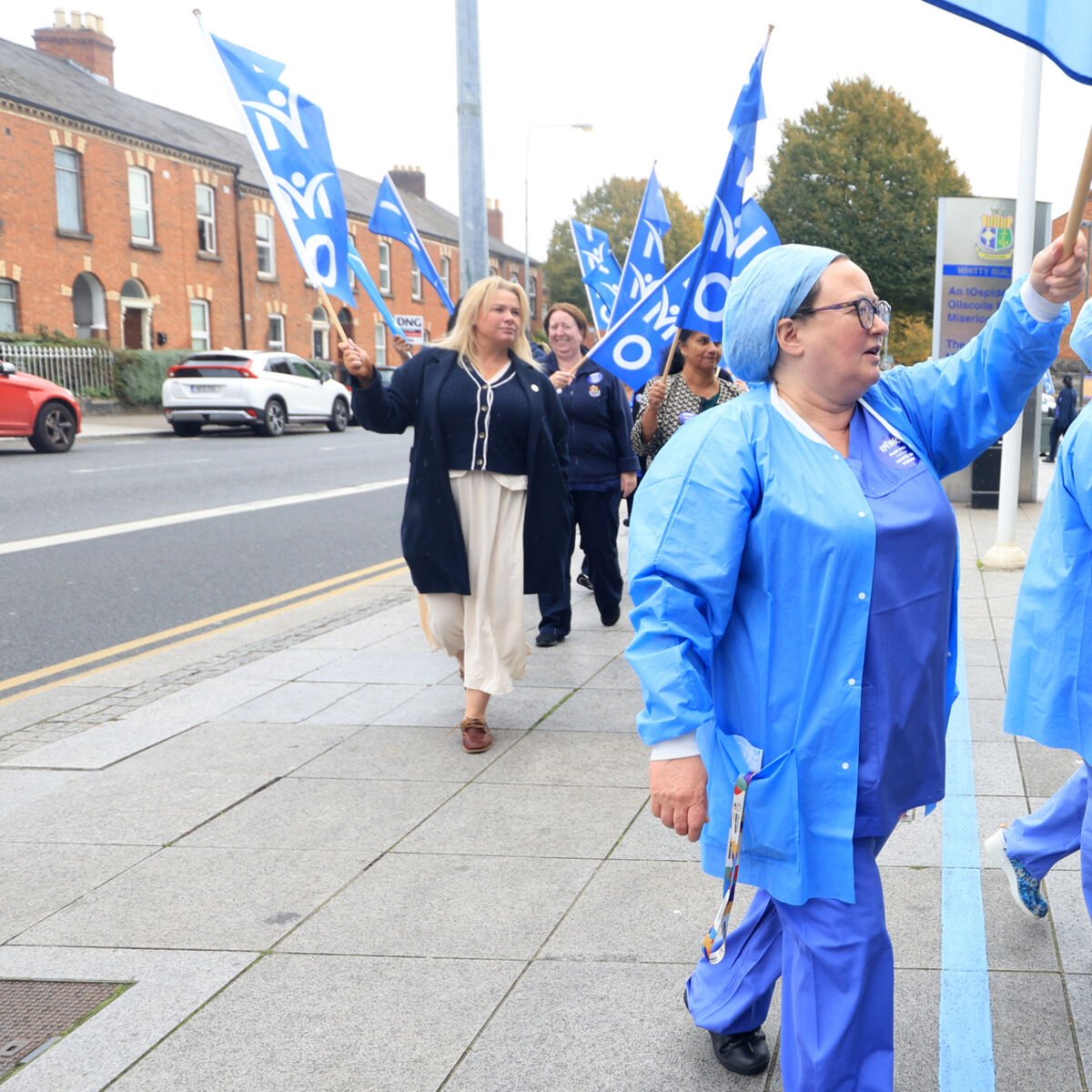 irishexaminer.com - Cate McCurry - Nurses 'struggling to survive' picket at hospitals across country in dispute over public sector pay