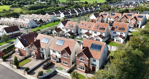 Solar panels on three-level €695k family semi-d