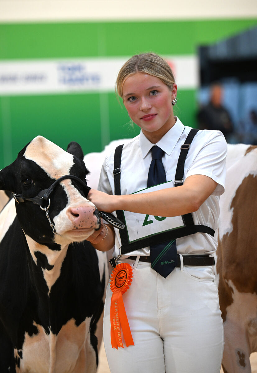  Emer Collins in the show ring in the Class C handler 17-26 yo competition, exhibiting a holstein calf at the FBD Insurance National Dairy Show at the Green Glens Arena, Millstreet, Co Cork. 