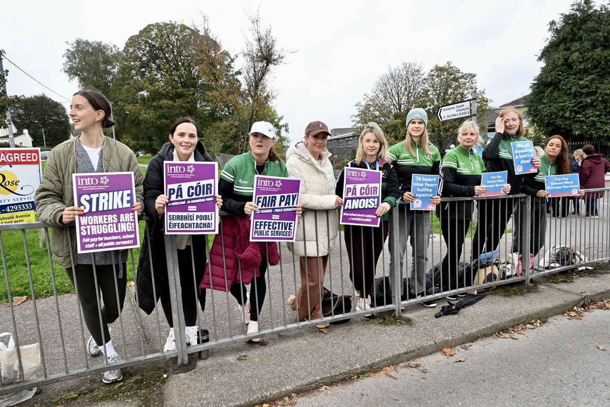 Picket at St Columbas GNS with Facility for Deaf Children, Douglas and St Columba BNS as the Forsa and INTO unions engaged in strike action today. Video: Larry Cummins Picket at St Columbas GNS with Facility for Deaf Children, Douglas and St Columba BNS as the Forsa and INTO unions engaged in strike action today. Video: Larry Cummins