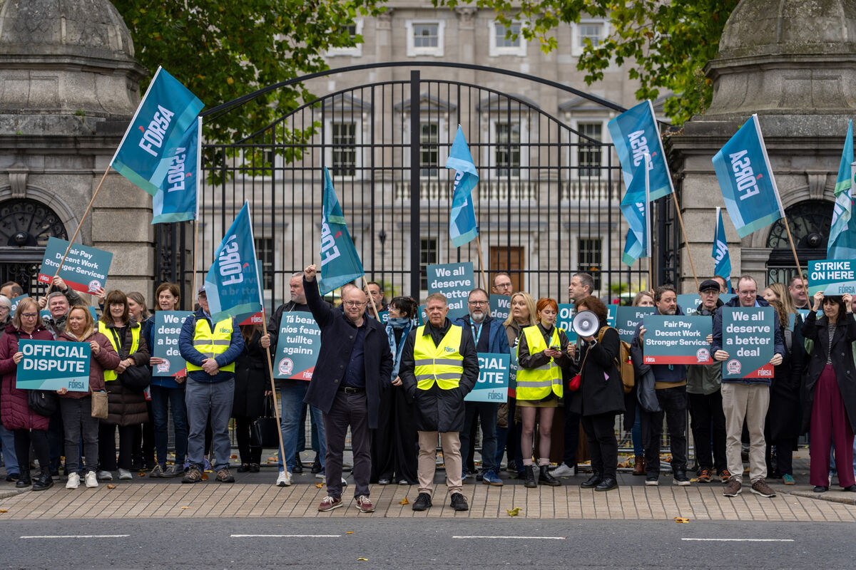 Fórsa secretary general Kevin Callinan speaking to the media with striking public sector workers outside Leinster House. Picture: Barry Cronin Fórsa secretary general Kevin Callinan speaking to the media with striking public sector workers outside Leinster House. Picture: Barry Cronin