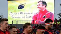Munster players observe a moments applause for the late Anthony Foley  21/10/2017