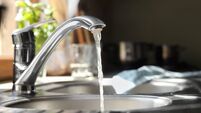 boil water notice.jpg Water running from tap into kitchen sink
