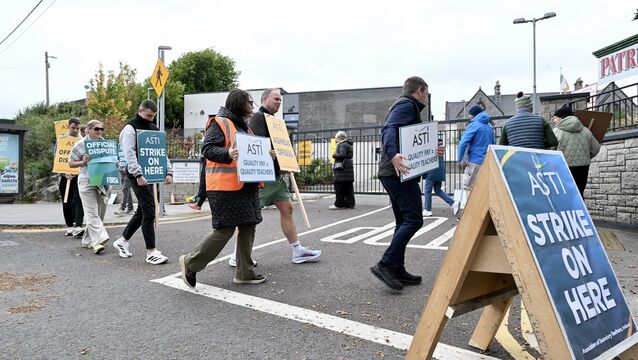 <p> ASTI and Fórsa union members picketing at Patrician Academy secondary school at Mallow, Co Cork, on Wednesday. Picture: Larry Cummins</p>