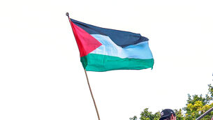 <p>FC Barcelona player Lamine Yamal holds a Palestinian flag as he celebrates with his team atop a bus after winning the Spanish La Liga title in Barcelona, Spain, Monday, May 11, 2026. (AP Photo)</p>