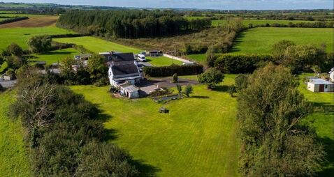 Cute cottage, huge wedge-shaped garden in East Cork
