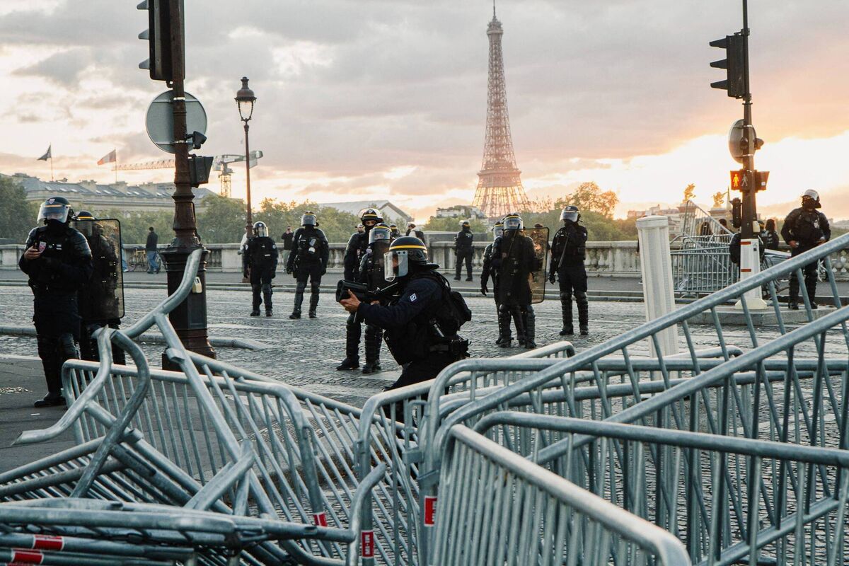 Police officers on the Pont de la Concorde, in front of the National Assembly with the Eiffel Tower in the background, firing tear gas grenades at a group of demonstrators who are building a barricade, . Picture: Amaury Cornu/Hans Lucas/Getty Images Police officers on the Pont de la Concorde, in front of the National Assembly with the Eiffel Tower in the background, firing tear gas grenades at a group of demonstrators who are building a barricade, . Picture: Amaury Cornu/Hans Lucas/Getty Images