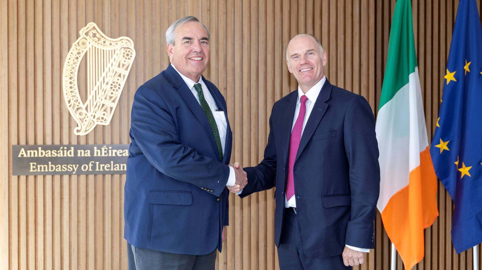 Jack Potter (left) of the Metropolitan Washington Airports Authority and Nick Cole (right) of daa International.