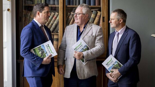 <p>(Left to right): Minister for agriculture, Martin Heydon, chair of Golden Jubilee Trust, Joe Collins and president of ICOS, Edward Carr, at the launch of the AgRenew Ireland Summit.</p>