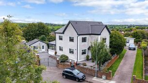 <p>Lothlorien, Larchfield Close, Commons Road</p> <p>Lothlorien, Larchfield Close, Commons Road</p>