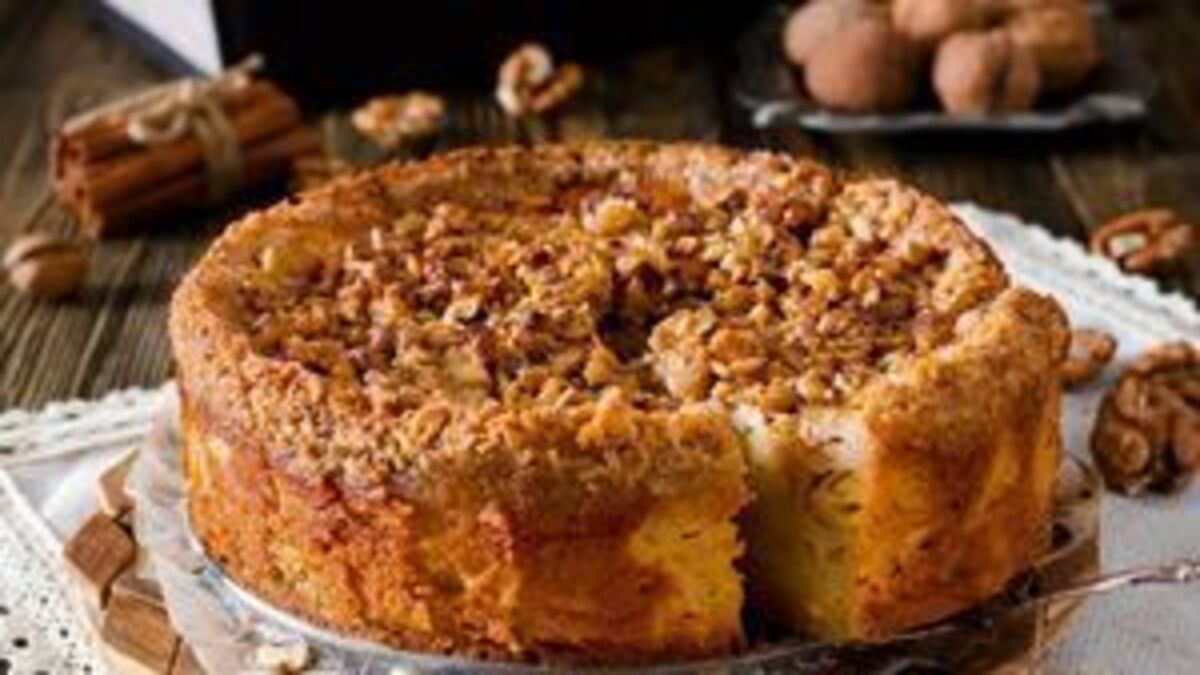 Cinnamon & Apple Cake