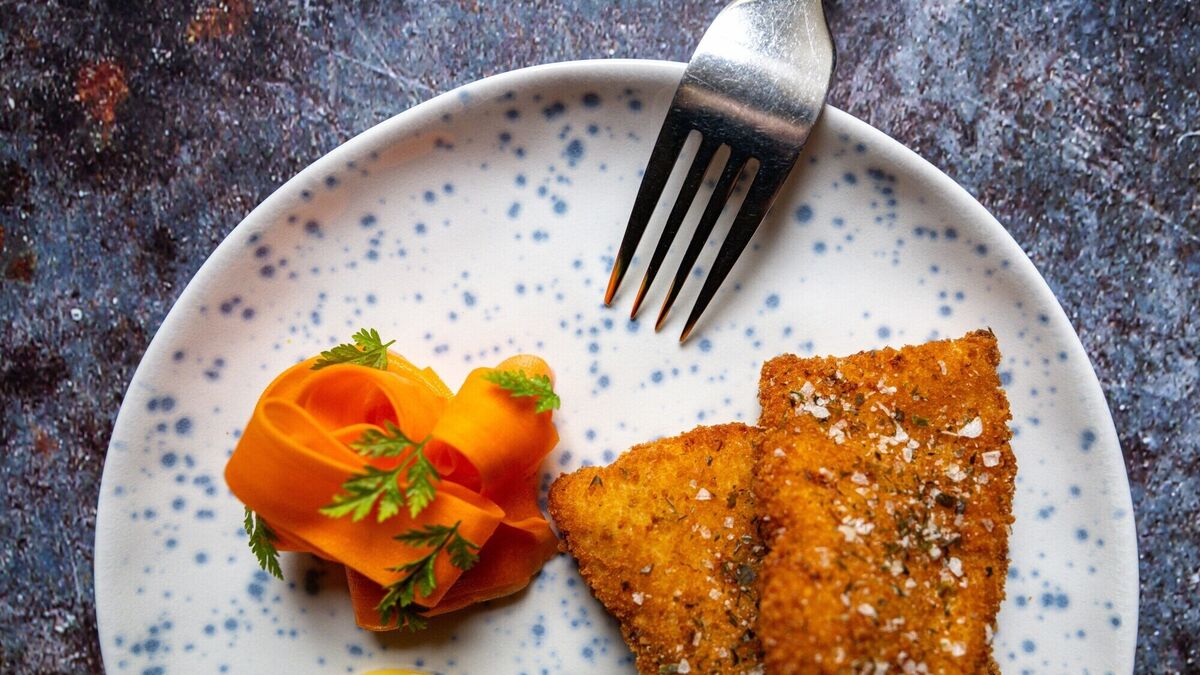 Seaweed crumbed plaice with saffron aioli