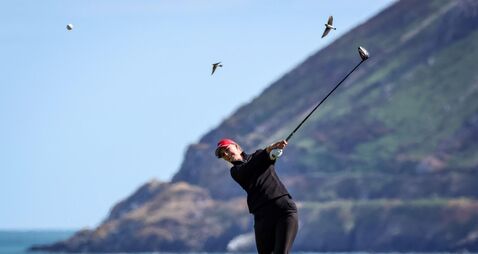 Birds fly over Emily James as she tees off on the 6th
 5/8/2026