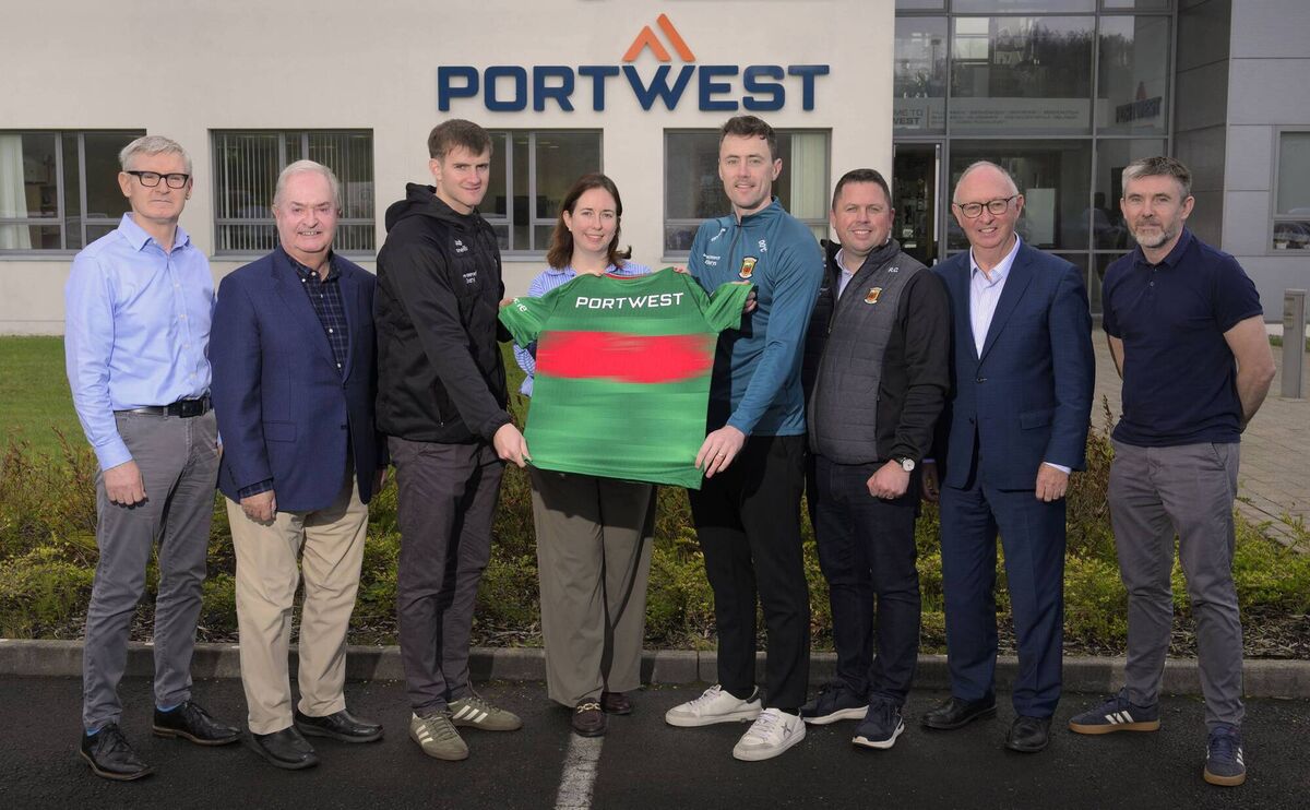 The Portwest team holding the new jersey.