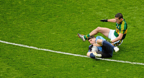 Bernard Brogan, Dublin, in action against Shane Enright, Kerry.