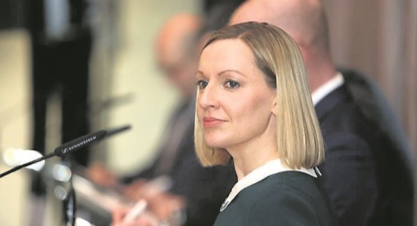 Lucinda Creighton appeals to TV stations to include smaller parties in leaders' debates