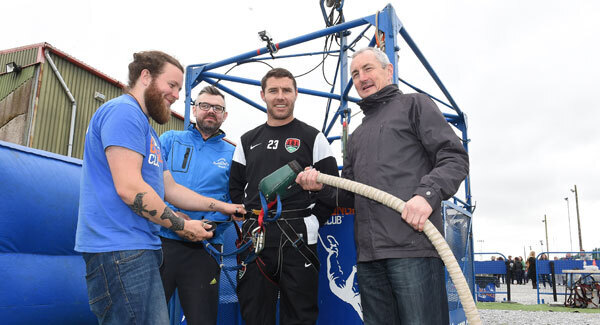 Watch adrenaline junkies bungee jump to help sick four-year-old get transatlantic operation