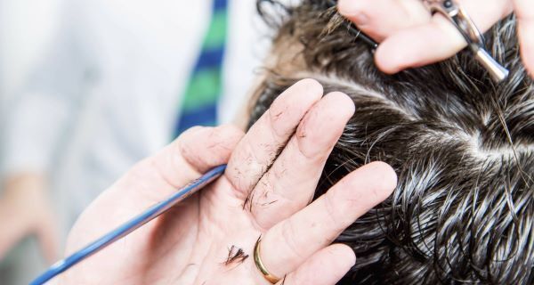 Hairdressers Federation calls for Govt to compel salons to close